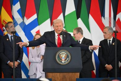 Firmato l’accordo di pace in Medio Oriente, Trump: “Ci sono voluti tremila anni per arrivare fin qui”