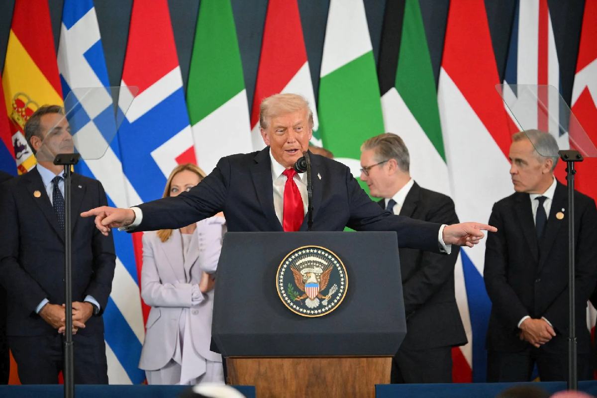 Firmato l’accordo di pace in Medio Oriente, Trump: “Ci sono voluti tremila anni per arrivare fin qui”