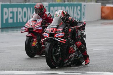 MotoGp, Bezzecchi domina a Portimao, Bagnaia out: trionfo Aprilia