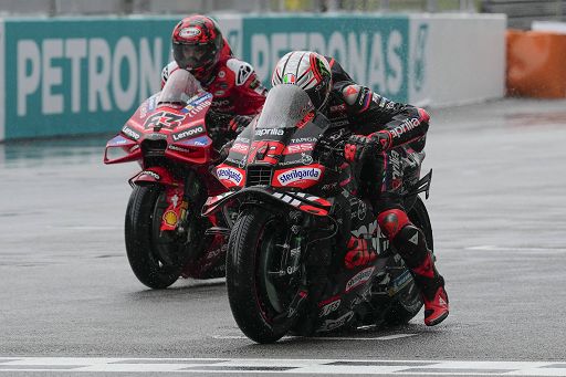 MotoGp, Bezzecchi domina a Portimao, Bagnaia out: trionfo Aprilia