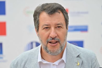 Migranti, Salvini: Ue ne fa entrare troppi, discutere remigrazione