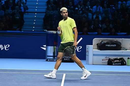 Tennis, Alcaraz batte a fatica Fritz alle Atp Finals