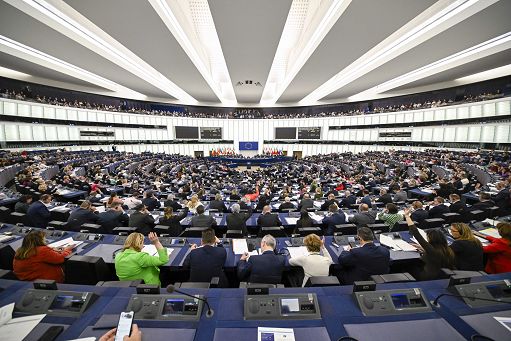 Europarlamento approva “Omnibus I” con maggioranza Ppe-destra