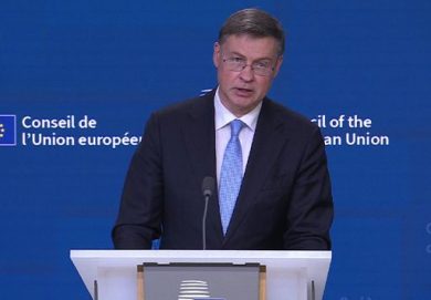 Dazi, Commissione apre a anticipo stop esensioni beni sotto 150 euro