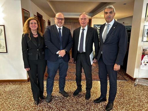 Incontro Urso-Coprob: da ministro sostegno a filiera zucchero