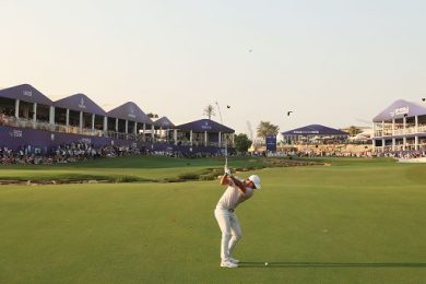 Golf, McIlroy aggancia la vetta a Dubai
