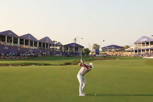 Golf, McIlroy aggancia la vetta a Dubai