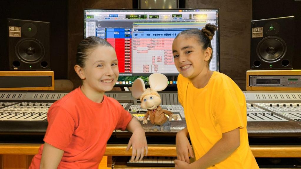 Il Piccolo coro dell’Antoniano e Topo Gigio insieme per Topo Top Il Piccolo coro dell’Antoniano e Topo Gigio insieme per Topo Top