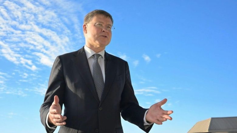 Ue taglia stime crescita Pil Italia 2025 +0,4%, 2026 e 2027 +0,8%