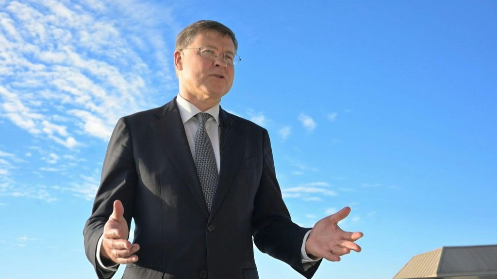 Ue taglia stime crescita Pil Italia 2025 +0,4%, 2026 e 2027 +0,8% Ue taglia stime crescita Pil Italia 2025 +0,4%, 2026 e 2027 +0,8%