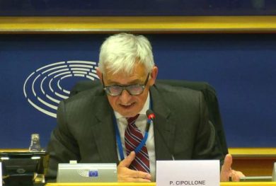 Euro digitale, Cipollone esclude l’ipotesi del “solo offline”