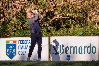 Golf, Vecchi Fossa domina la prima giornata del Campionato Open