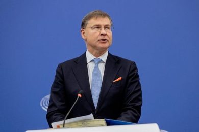 Manovra, pagella Ue promuove l’Italia ma rileva calo spesa in difesa