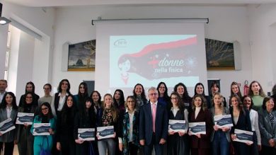 Ricerca, più donne nella fisica: l’INFN premia 25 studentesse