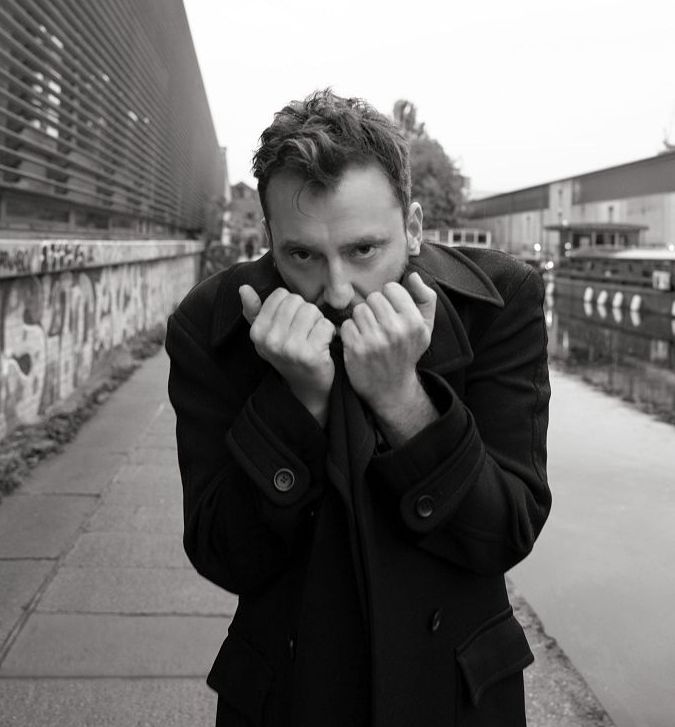 Subito virale il video “Ragazze facili” di Cesare Cremonini Subito virale il video “Ragazze facili” di Cesare Cremonini