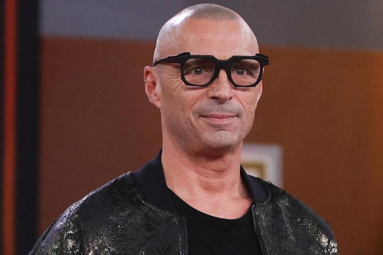 Spiava Alex Britti in casa, condannata l’ex compagna: chiesto risarcimento di 6mila euro