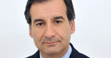 Vicari, intimidazioni al sindaco Miceli: crisantemi e lumini davanti casa