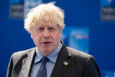 Covid, un rapporto boccia Boris Johnson: “Serviva il lockdown come in Italia”