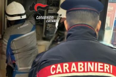 Catania, scoperto un allaccio abusivo Enel in una palazzina di via Plaia: 3 denunce