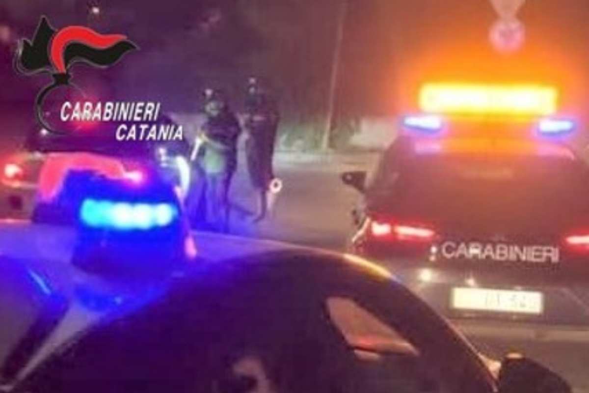 Investe due ragazzi su una bici e scappa: 61enne rintracciato nel Catanese