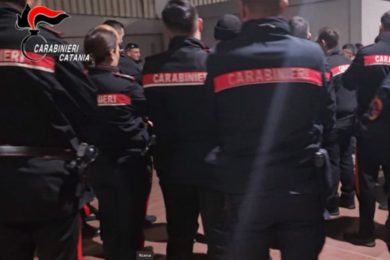Droga e armi, il maxi blitz nel Catanese: sono dieci gli arresti – NOMI e VIDEO