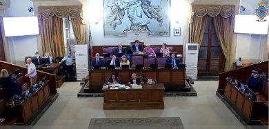 Catania, dal Consiglio sì a due variazioni di bilancio. Scatta la possibilità di nuove assunzioni