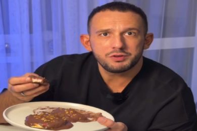 Influencer di 30 anni muore nel sonno: 10mila calorie e cibo spazzatura per promuovere la sua dieta