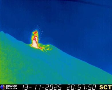 Una nuova eruzione dello Stromboli, lava nella Sciara del Fuoco