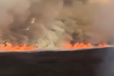 Le fiamme travolgono la Nuova Zelanda: le immagini dell’incendio nel parco set de “Il Signore degli Anelli” – VIDEO