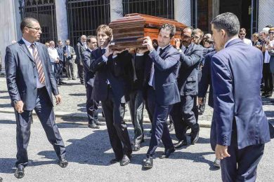 Viene celebrato un funerale senza il defunto: bara rimasta vuota e salma in ospedale