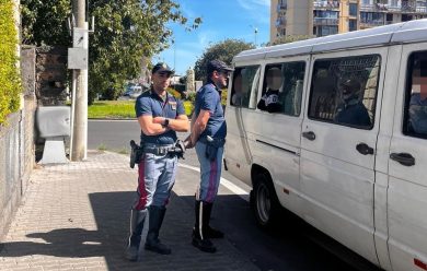 Furgoni trasformati in scuolabus privati illegali: pericolo per gli studenti