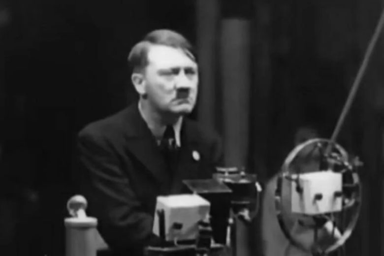 Hitler, un documentario svela i segreti del dittatore: “Aveva un solo testicolo e il micropene”