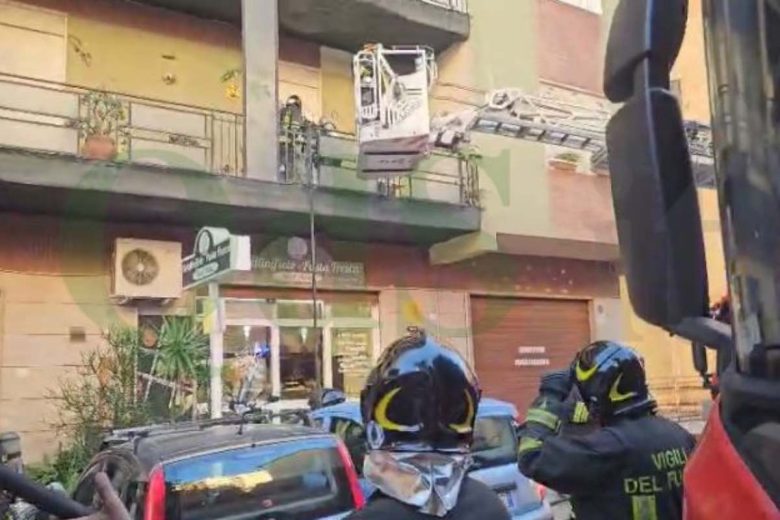 Paura ad Agrigento, incendio in un appartamento in via Dante: sgomberato l’intero edificio