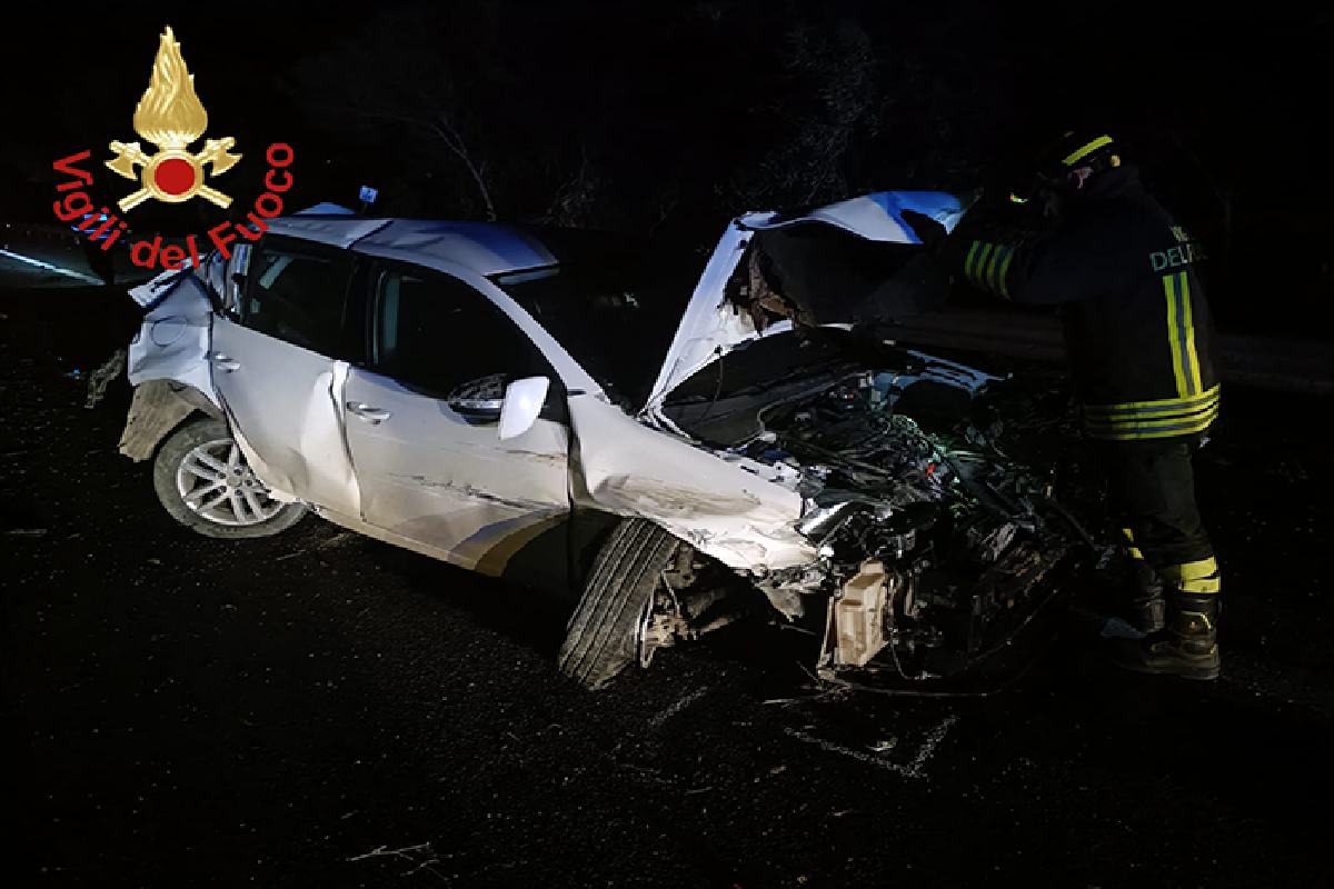 Incidente sulla A19 vicino Enna, coinvolti 4 mezzi: due feriti di cui uno grave Incidente sulla A19 vicino Enna, coinvolti 4 mezzi: due feriti di cui uno grave