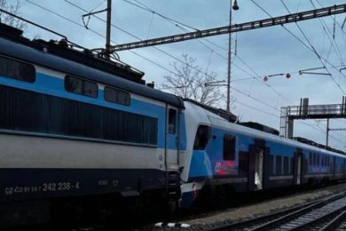 Tragedia sui binari, travolto e ucciso un uomo di 60 anni: enormi i disagi alla ferrovia