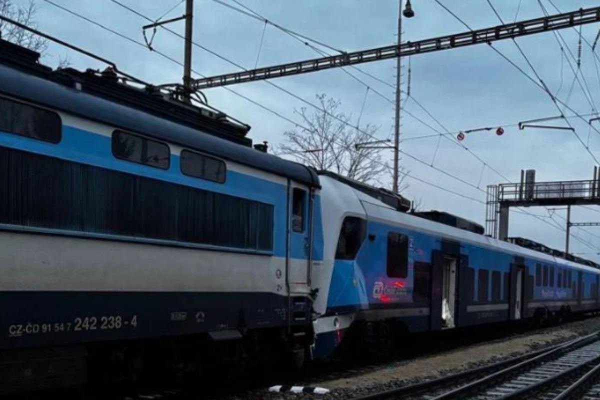 Tragedia sui binari, travolto e ucciso un uomo di 60 anni: enormi i disagi alla ferrovia