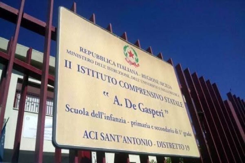 Maltempo ad Aci Sant’Antonio, un fulmine danneggia impianti della scuola. Comune effettuerà verifiche