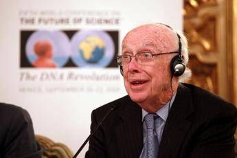 Addio a James Watson, premio Nobel per la scoperta del Dna: aveva 97 anni