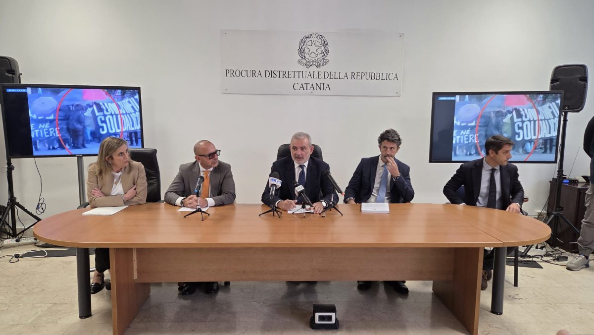 Operazione Ipogeo a Catania: fuoco, violenza e scontri con la polizia. Scattano gli arresti – VIDEO