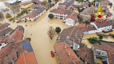 Maltempo, la frana di fango provoca due morti e oltre 300 sfollati