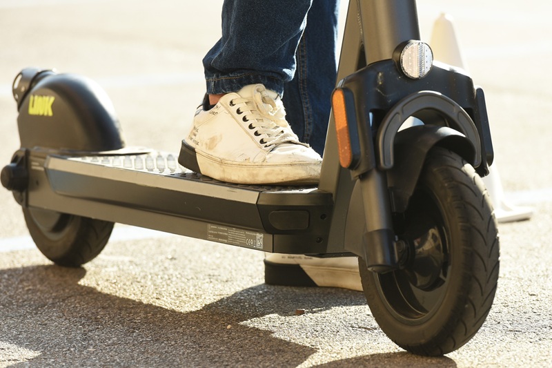 Targhino sui monopattini, norma all’ultimo miglio Targhino sui monopattini, norma all’ultimo miglio
