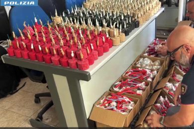 Catania, maxi sequestro di 1.500 bombe carta spedite tramite corriere – VIDEO