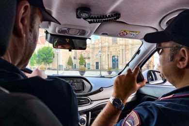 Acireale, 50enne ruba un furgone e fugge a Catania: arrestato grazie al gps
