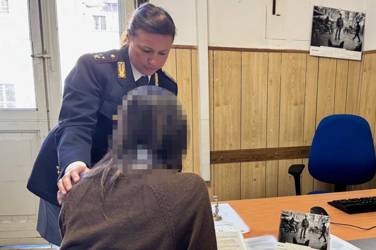 Catania, tempesta di messaggi l’ex e prova a sfondarle la porta con calci e pugni: arrestato 30enne