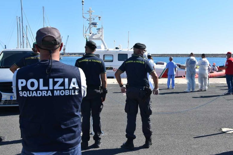 Pozzallo, sbarcati 72 migranti lo scorso lunedì: arrestati 3 scafisti egiziani