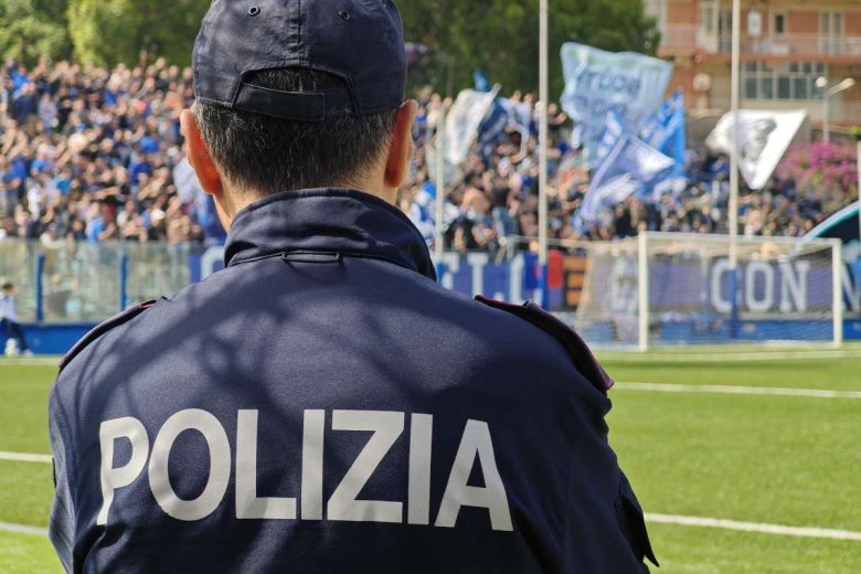 Siracusa, bombe carta e petardi fuori dal De Simone: denunciati e daspati oltre 20 ultras aretusei