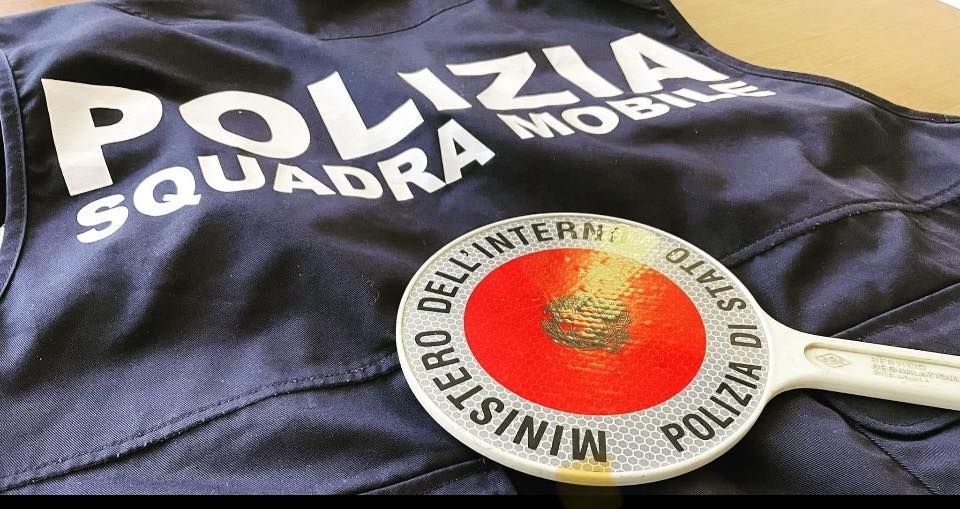 Shock a Siracusa: picchia lo zio, gli ruba denaro e dà fuoco alla sua casa Shock a Siracusa: picchia lo zio, gli ruba denaro e dà fuoco alla sua casa