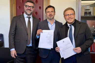 Presentata la mozione di sfiducia a Schifani, le opposizioni: “In aula prima della Finanziaria”