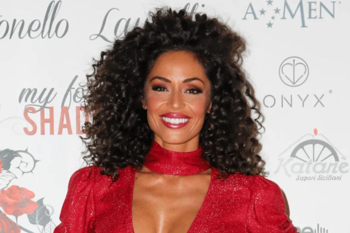 Raffaella Fico è incinta, l’annuncio a Verissimo: “Sto scoprendo oggi il vero amore”