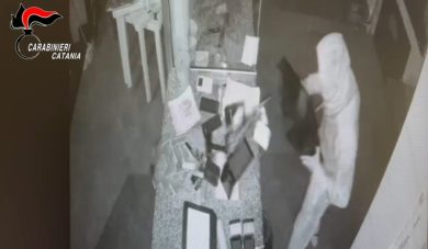 VIDEO | Furti a raffica in pizzerie e non solo: preso re dei colpi nel Catanese